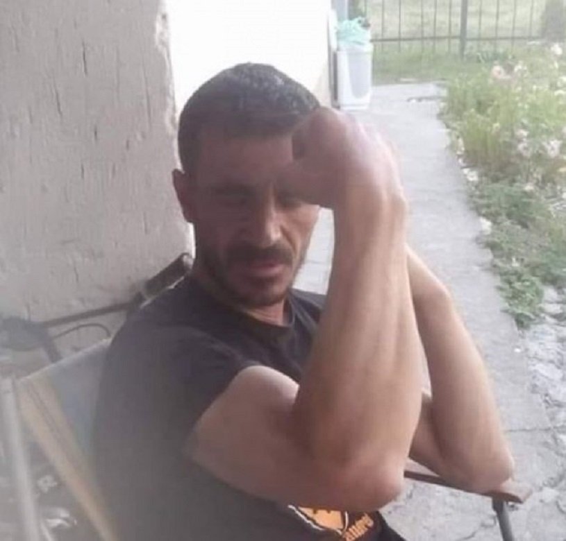 Полицията още издирва мъжа, вилнял с брадва в българския клуб