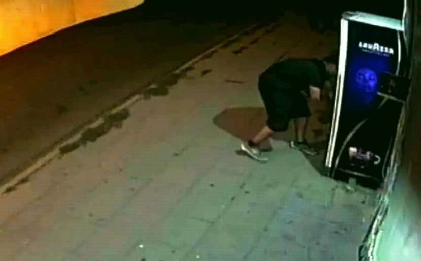Арестуваха 20-годишен добричлия за обири на вендинг машини (СНИМКА) .