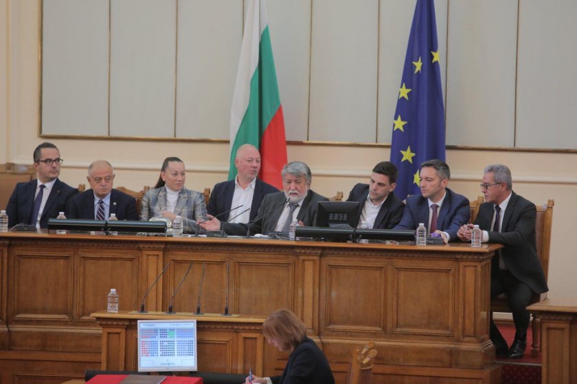 7 заместници на Рашидов избрани единодушно