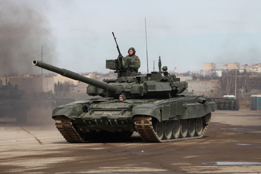 Гърция започна да предава на Украйна бойни машини