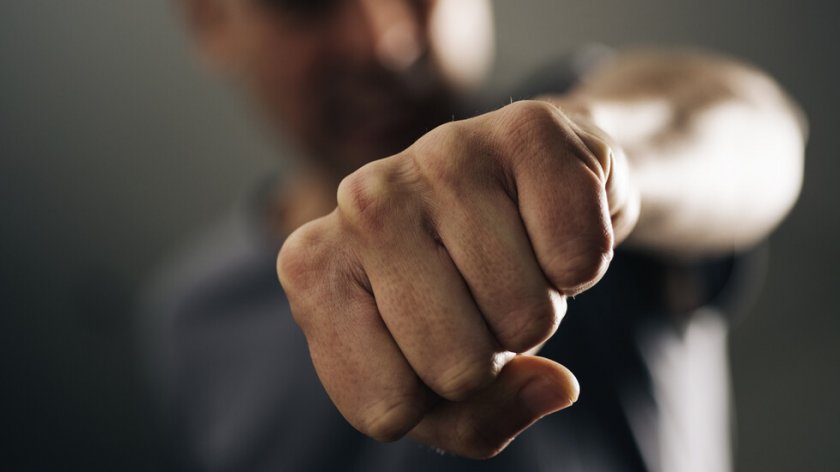 46-годишен мъж преби свой съгражданин със стол