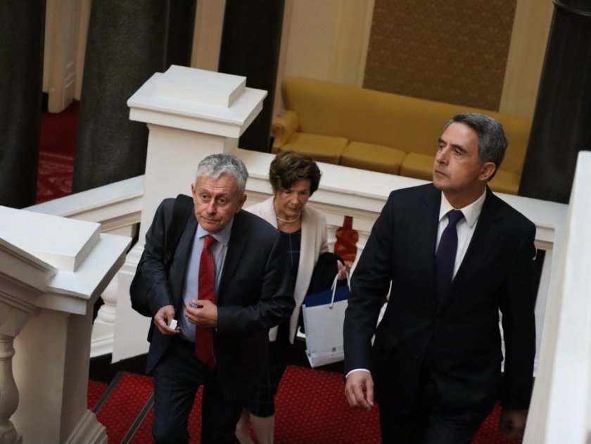 Совалките на Росен Плевнелиев и Соломон Паси за управление с