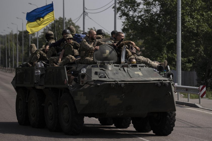Укрaйна струпва десетки хиляди войници в Херсонска област