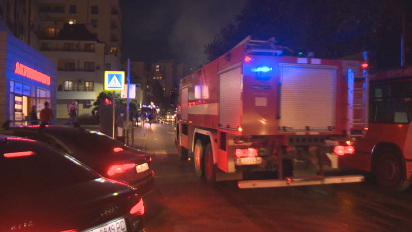 Пет дървени постройки изгоряха при пожар във Варна