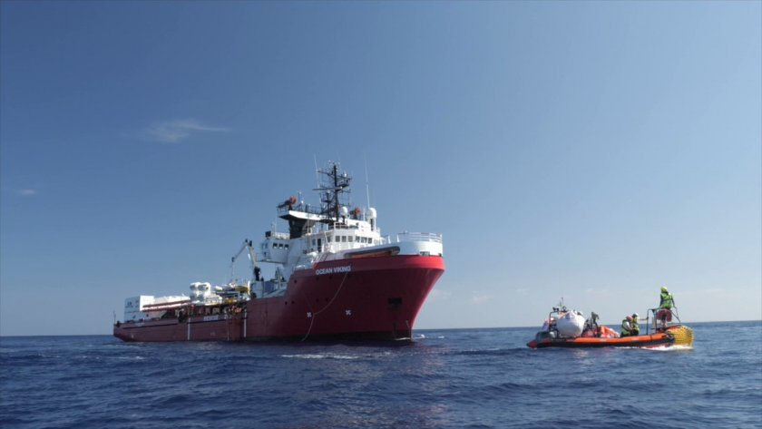 Спасиха повече от 70 мигранти в Средиземно море