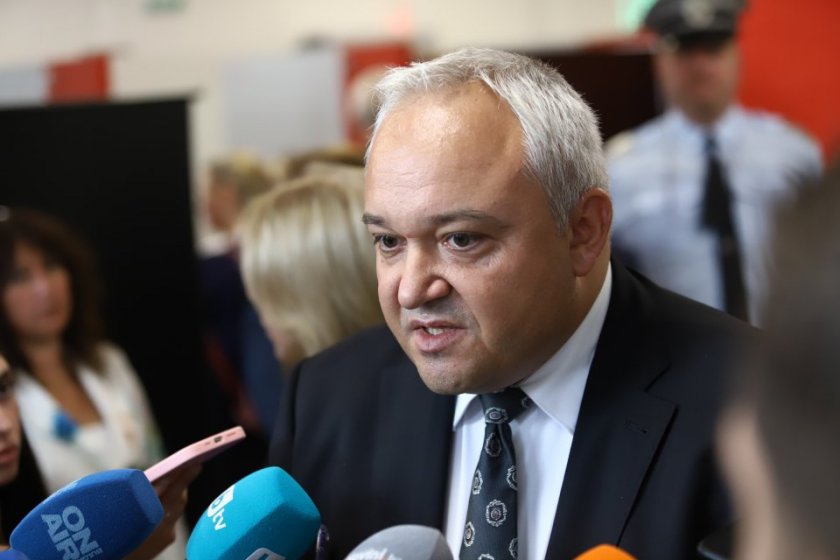 Министър Демерджиев: Дали сме 10 млн. на наводнените в Карловско