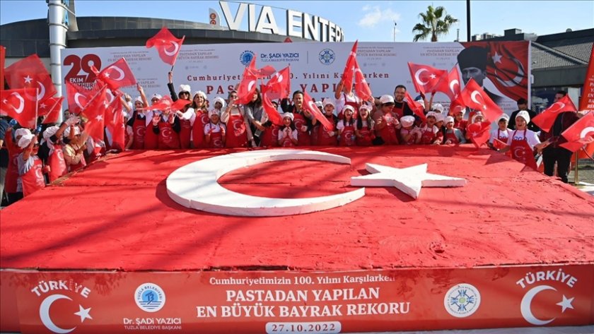 Турция със световен рекорд за най-голяма торта