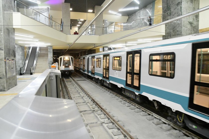 Закъснение на влаковете в метрото в София тази сутрин. Граждани