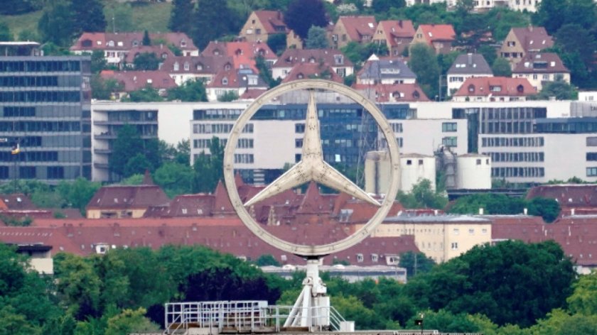Германският производител на луксозни автомобили Mercedes-Benz съобщи в сряда, че