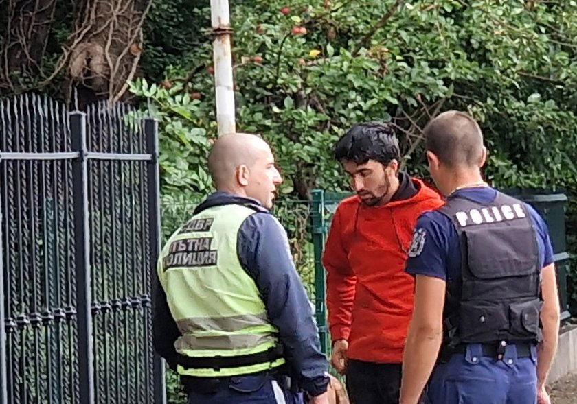 35 нелегални мигранти са открити в къща в София при