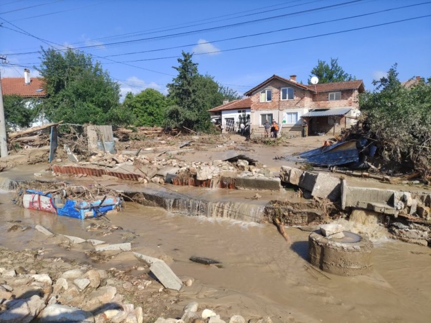 "Приятели, помагайте": Благотворителен концерт събира пари за пострадалите от потопа в Карловско