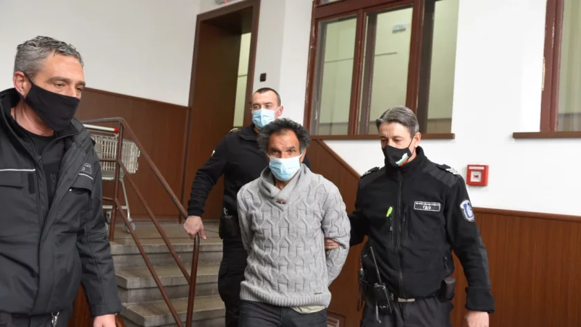 Започва делото срещу 50-годишния Васил, който закла госта си по