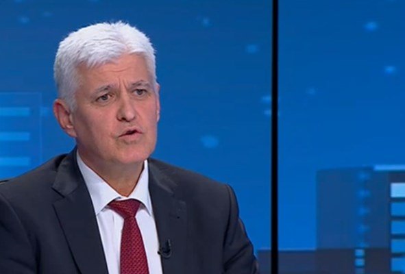 Димитър Стоянов: В процес на "канибализация" на военна техника сме