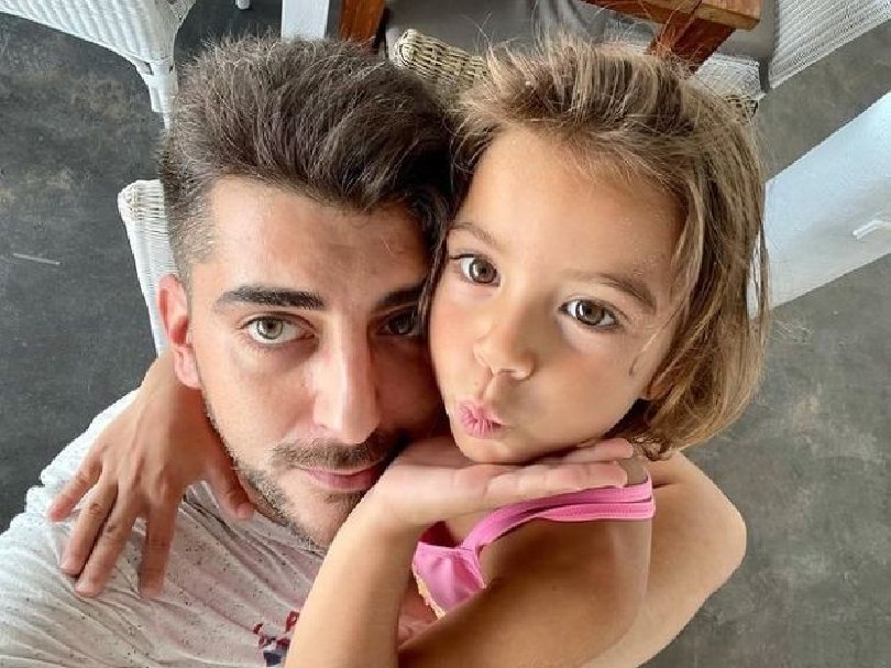 Популярният актьор завел дъщеричката си Кати в Анталия, където искал