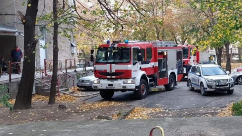Пожар избухна в жилищна сграда във Видин, пострадала е баба (СНИМКИ)