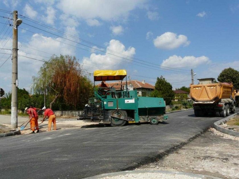 Накрая: Кърпят дупките в Кюстендилско