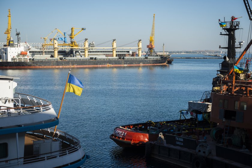 Три кораба напуснаха украинските пристанища преди обяд във вторник съгласно сделката за