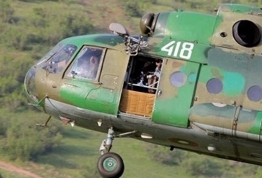 Военни хеликоптери гасят пожарите край Горно Къпиново и Мокрен