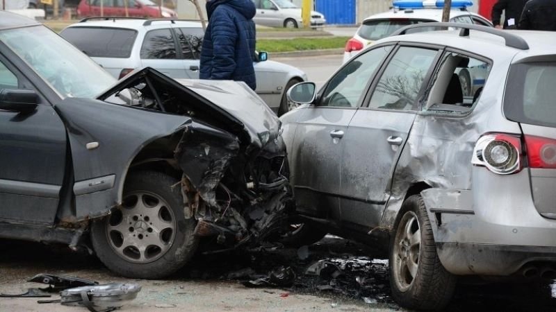 Екшън в София: Пиян шофьор помля 7 коли в "Гоце Делчев"