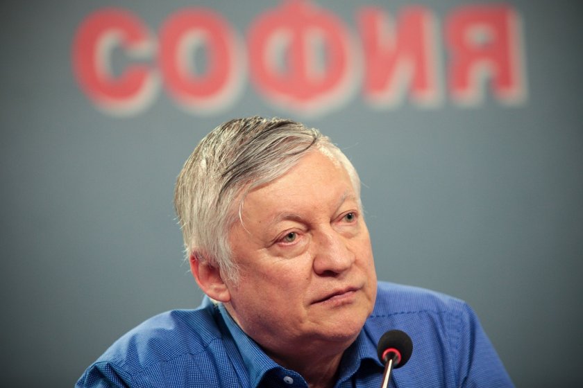 Легендарният шахматист Анатолий Карпов е в кома, пише РИА Новости.