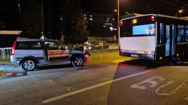 Пиян блъсна автобус в Стара Загора