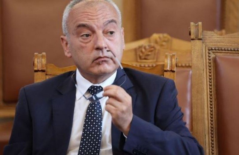 Донев упрекна политиците в безпаметност в думите за убития полицай
