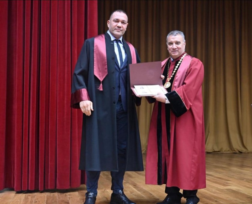 Най-добрият ни боксьор Кубрат Пулев вече официално е магистър по