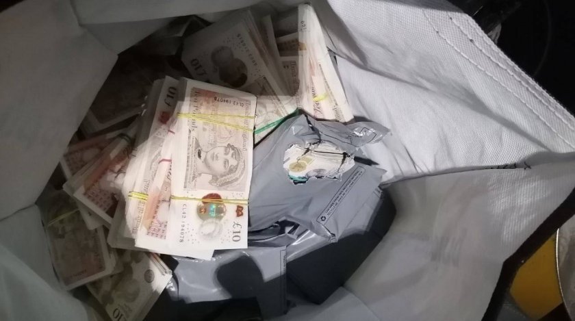 Засякоха близо 79 000 недекларирани британски паунда, укрити в камион на "Калотина" (СНИМКА)