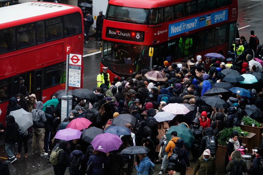 Стачка на служителите в лондонското метро причинява транспортен хаос в британската