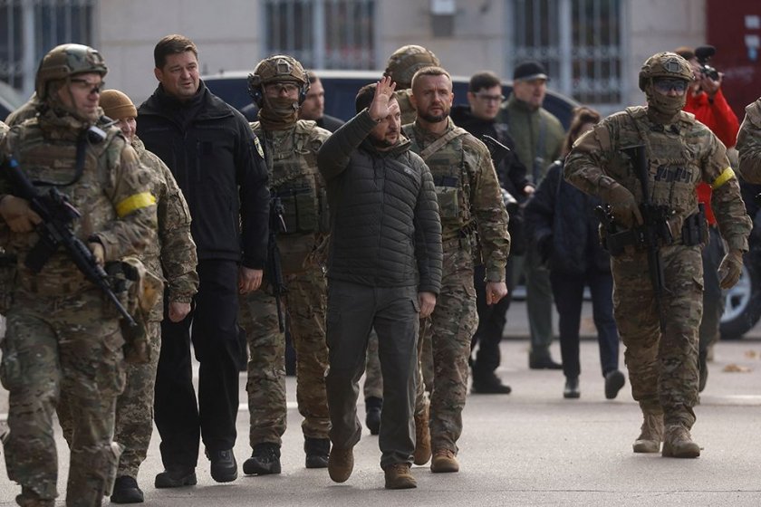 Украинският президент Володимир Зеленски пристигна в освободения град Херсон (в южната част