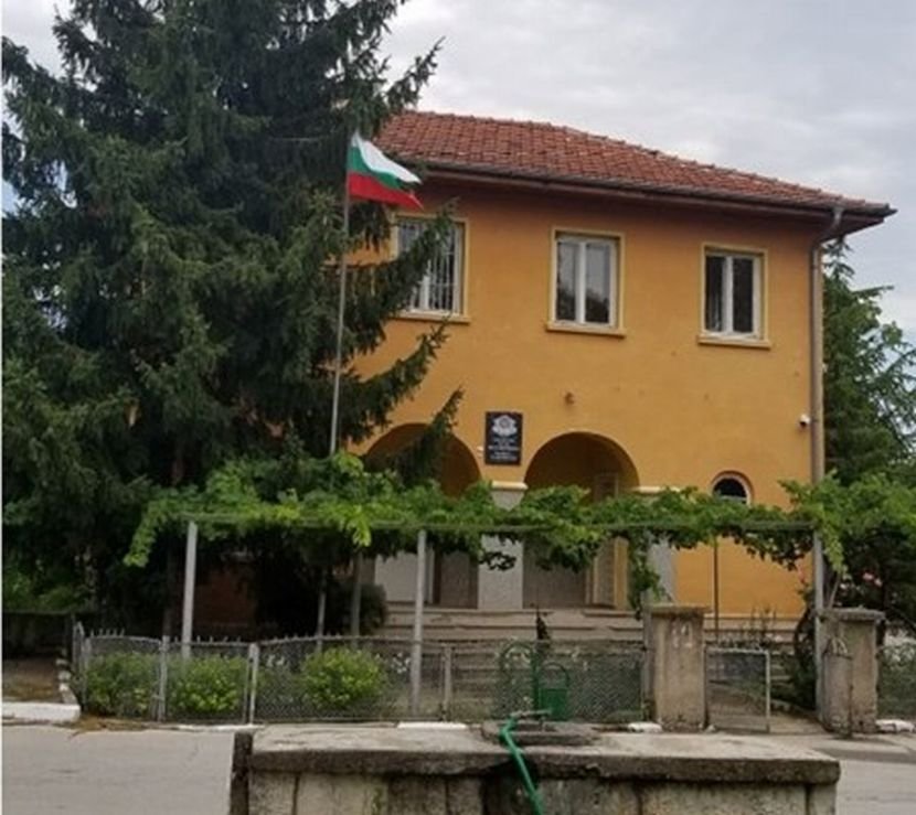 Търсят изчезналата 12-годишна Рейсян в канавки