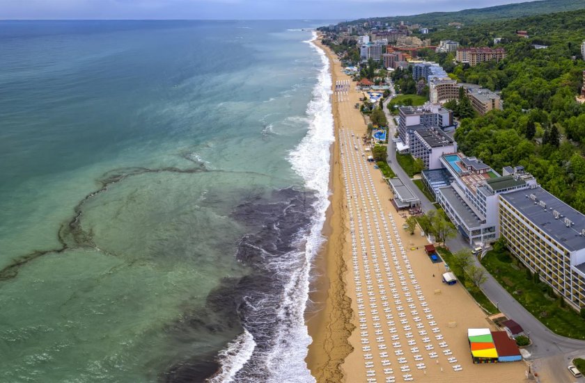 Оставането на украинските бежанци в летните хотели край морето през