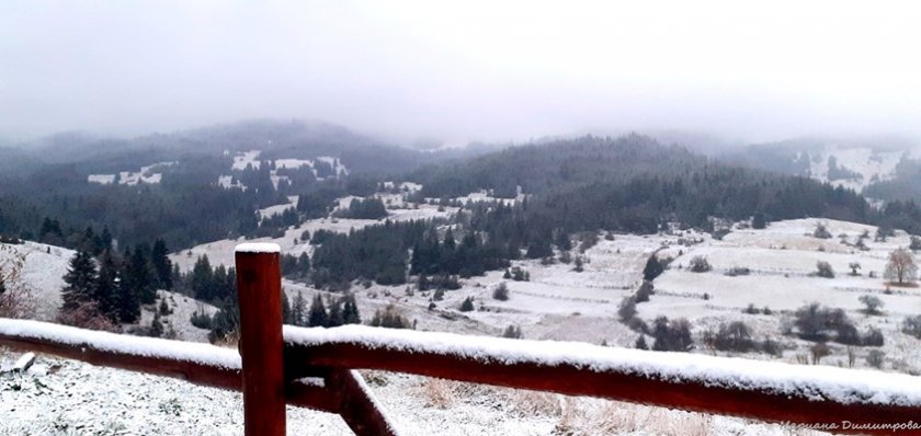 Първи сняг падна в Родопите. Високопланинските села в общината побеляха