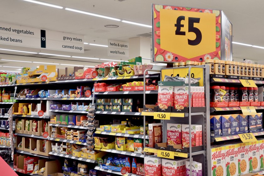 ЗАРАДИ КРИЗАТА: англичани купуват храни с изтичащ срок на годност