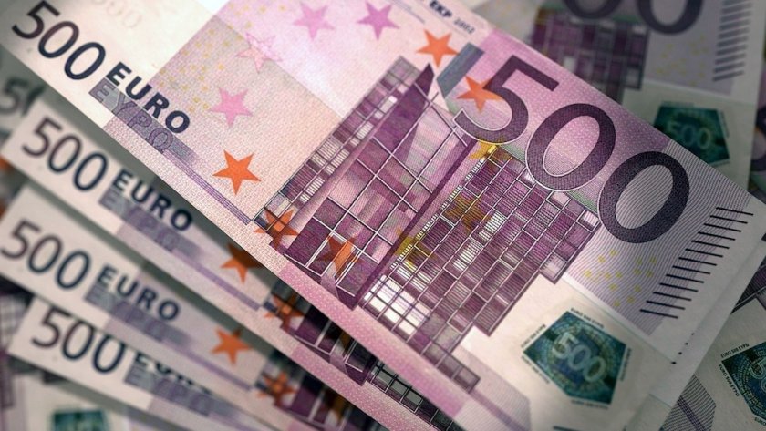 Митничари заловиха над 100 000 евро недекларирана валута на Калотина