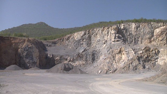 Жители на села край Пловдив излязоха на протест срещу концесия на кариера