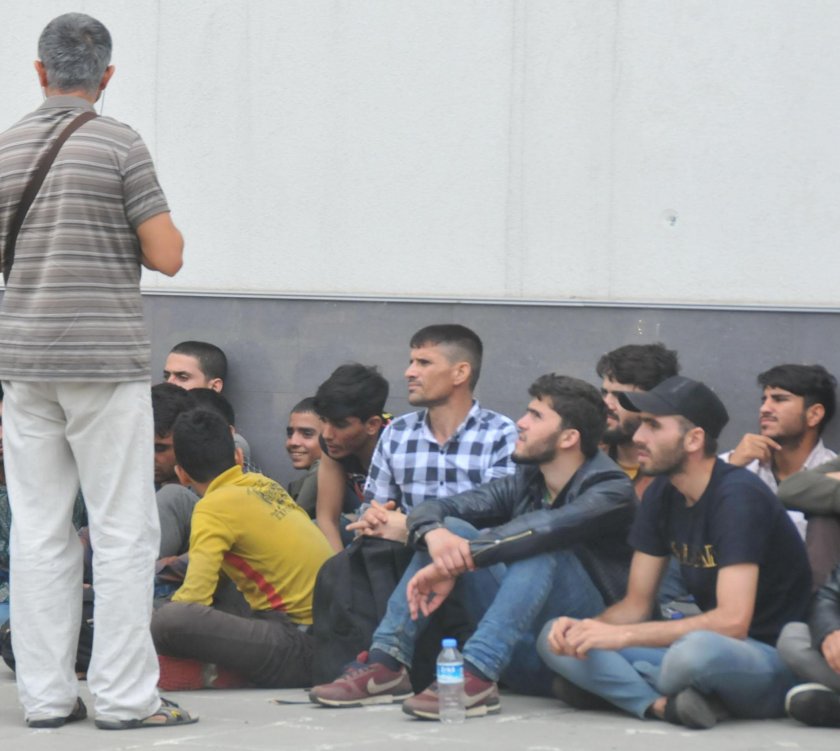 Заловиха турски каналджия с 20 бежанци край Тополовград
