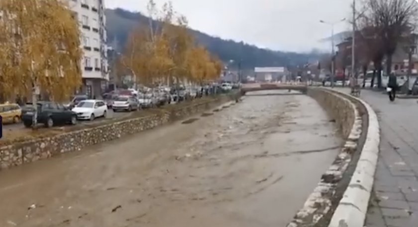 2-годишно дете е загинало при наводненията в Сърбия. То е