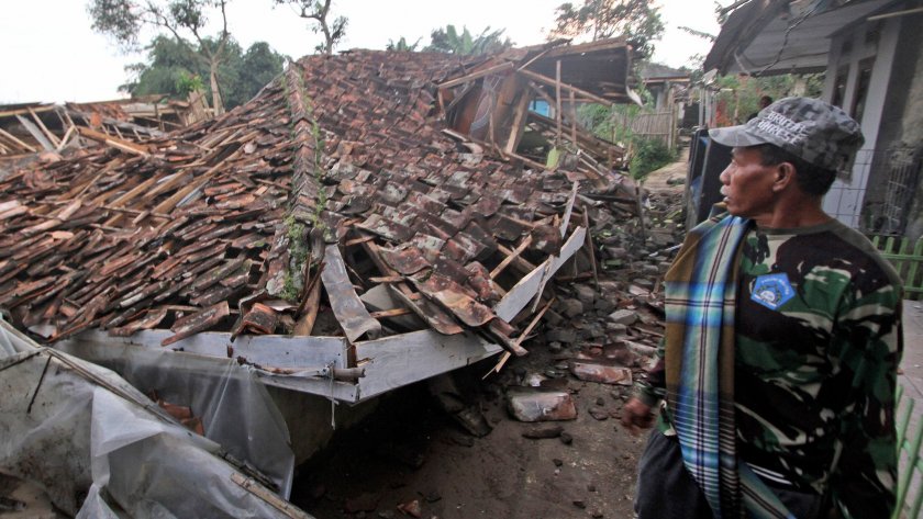 162 са вече жертвите на земетресението в Индонезия