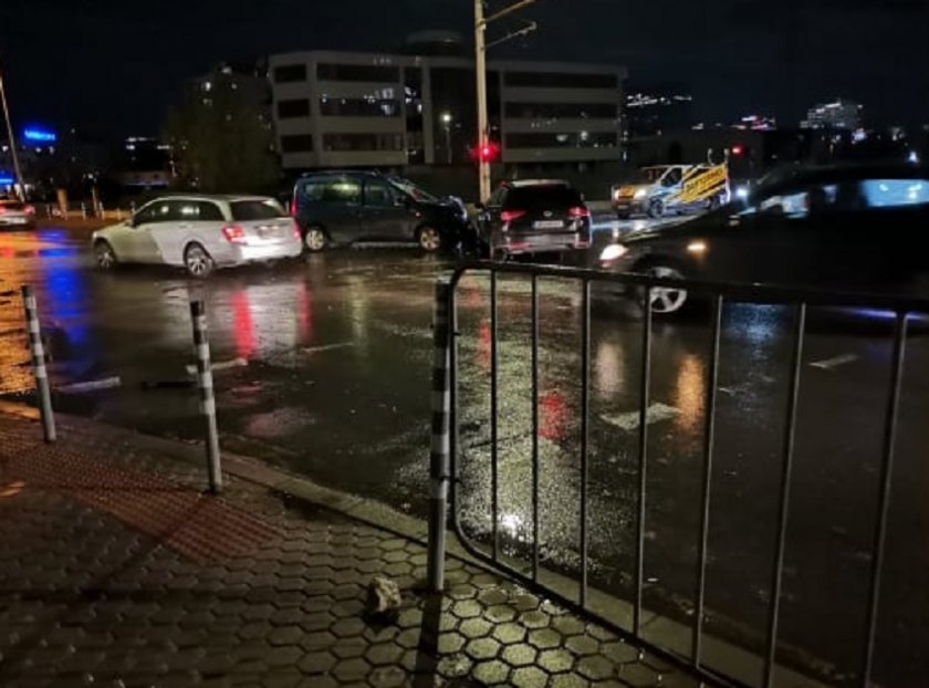 Верижно меле до метрото в "Дружба"