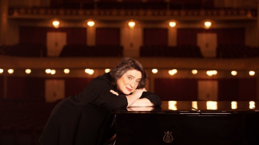 Грандамата на пианото Елизабет Леонская изпълнява Григ и Шуман в зала „България“