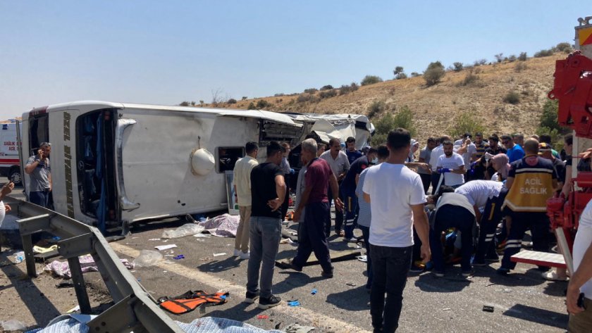 Близо 40 души пострадаха при катастрофа с автобус в Турция