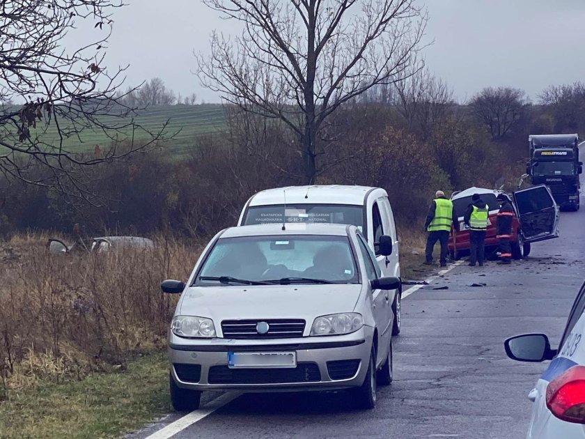 Две жени и един мъж са жертвите на катастрофата край