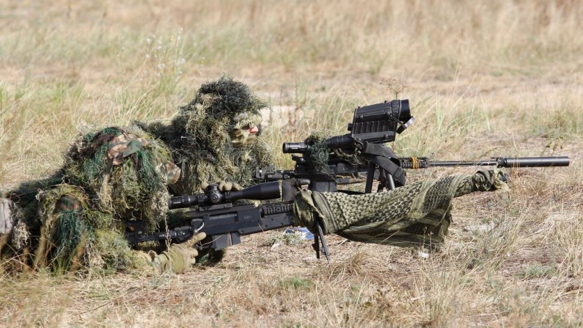 Украински снайперист ликвидира руснаци, опитали да убият заек (ВИДЕО)