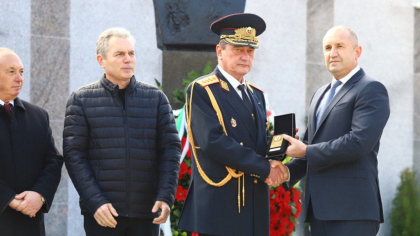 Почетен орден връчи президентът Румен Радев на главен комисар Николай