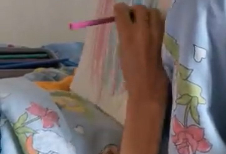 Вижте какво нарисува Сашко в болничната стая (ВИДЕО)