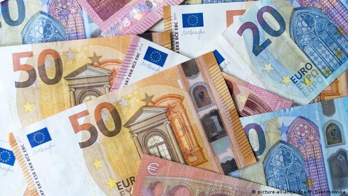 Курсът на еврото днес нарасна над прага от 1,04 долара,