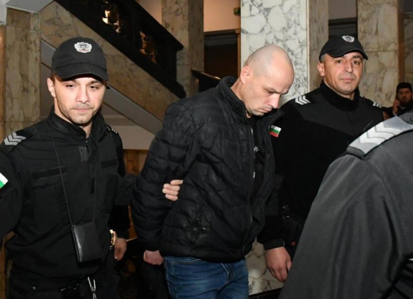 Природозащитници протестират пред Съдебната палата с искане Захари Шулев, тормозил