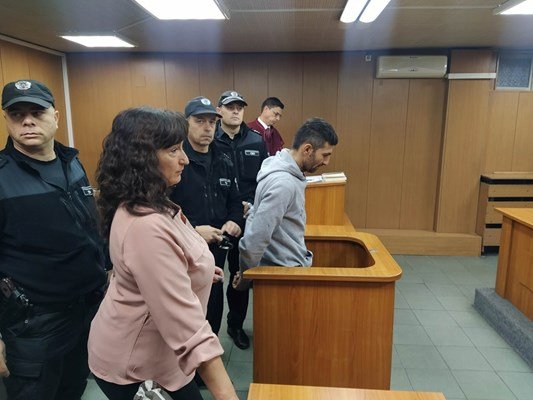 Обвиненият в смъртта на жена си Александър правил два опита за самоубийство