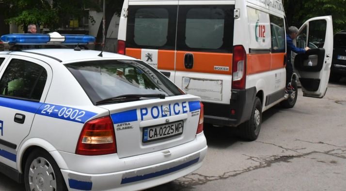 Мъж се прободе 6 пъти с нож в корема край Белица